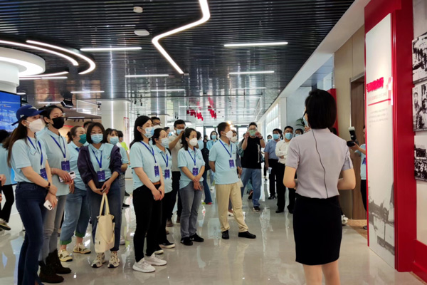 快訊 | 百城百臺媒體記者走進邯鄲新聞傳媒中心參觀邯鄲紅色新聞展覽館