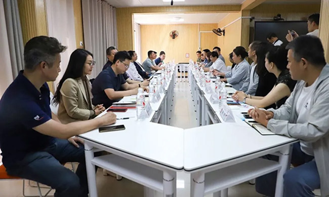 君卓文產(chǎn)集團(tuán)受邀參加河北省2025屆分學(xué)科系列招聘活動(dòng)藝術(shù)類專場(chǎng)暨河北工藝美術(shù)職業(yè)學(xué)院2025年春季校園雙選會(huì)